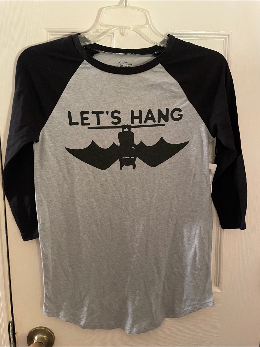 Women’s Juniors Xs Grey & Black 'Let's Hang' Bat Raglan Shirt Halloween NWT